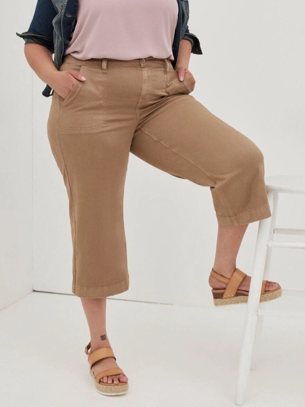 NWT, Torrid, Women's Khaki Capris, 18